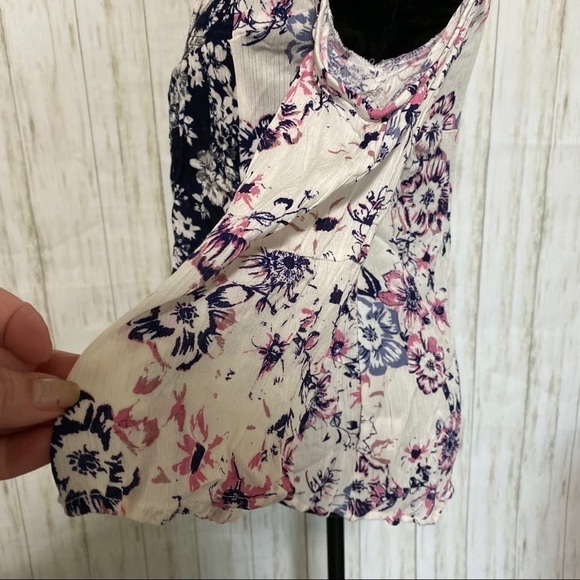 Francesca’s Blue Rain NWT floral Mauve Bria top - Picture 6 of 8